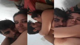 கன்னட மல்லு பெண்ணின் இறுக்கமாக வைத்து அடிக்கும் முத்தம்