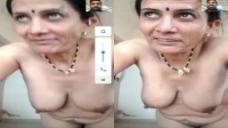 Desi mature aunty nude on WhatsApp video call sex