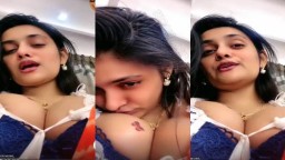 Famous Model Nishala Nishanka Huge Cleavage